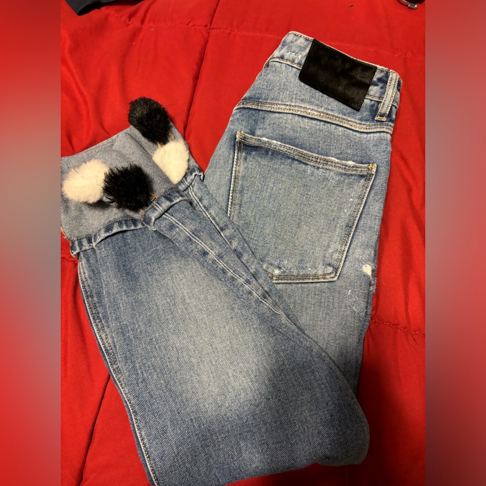 Zara Trafaluc Capri Sz 2 Veryโ Unique Style Cuffed, Front Zip Decorative Pom Pom